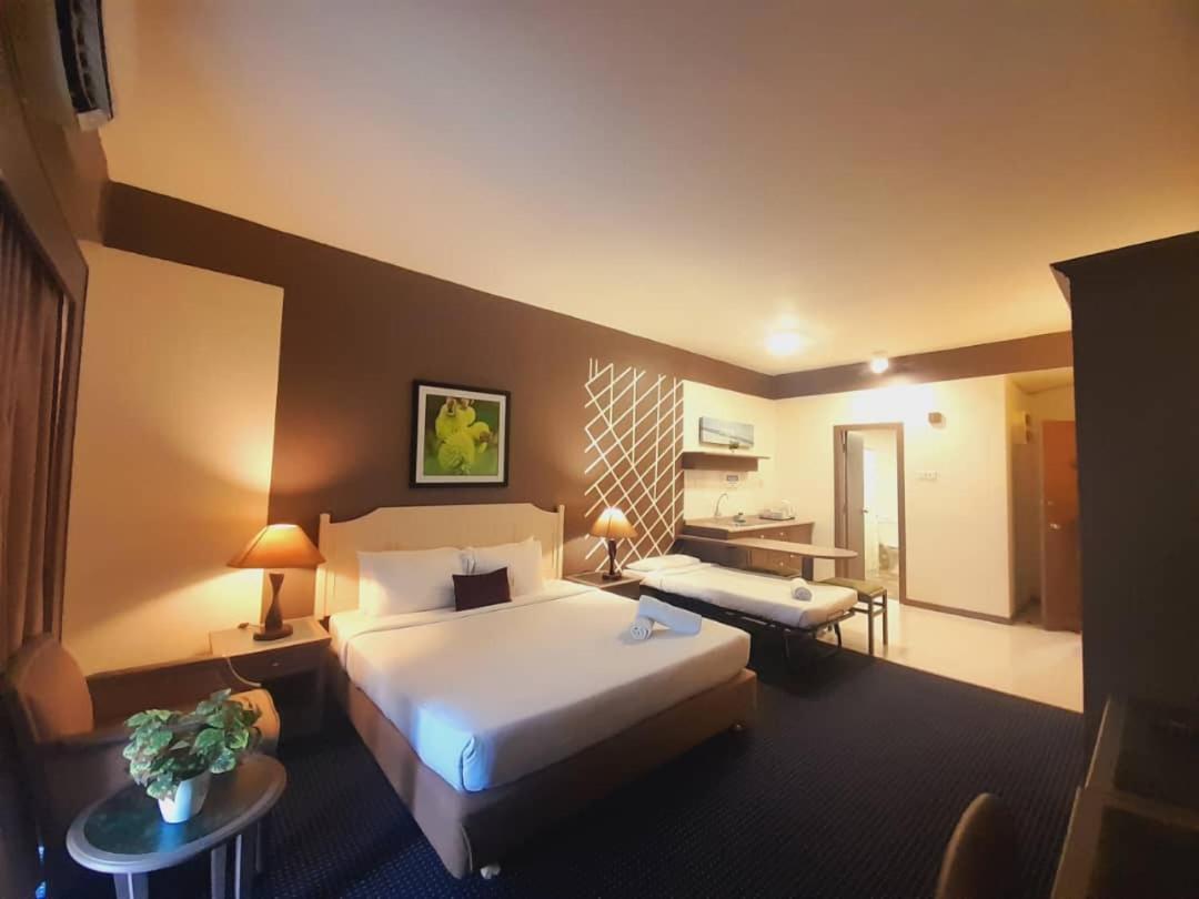 Rainbow Paradise Beachfront Penang Tanjung Bungah  Exterior photo